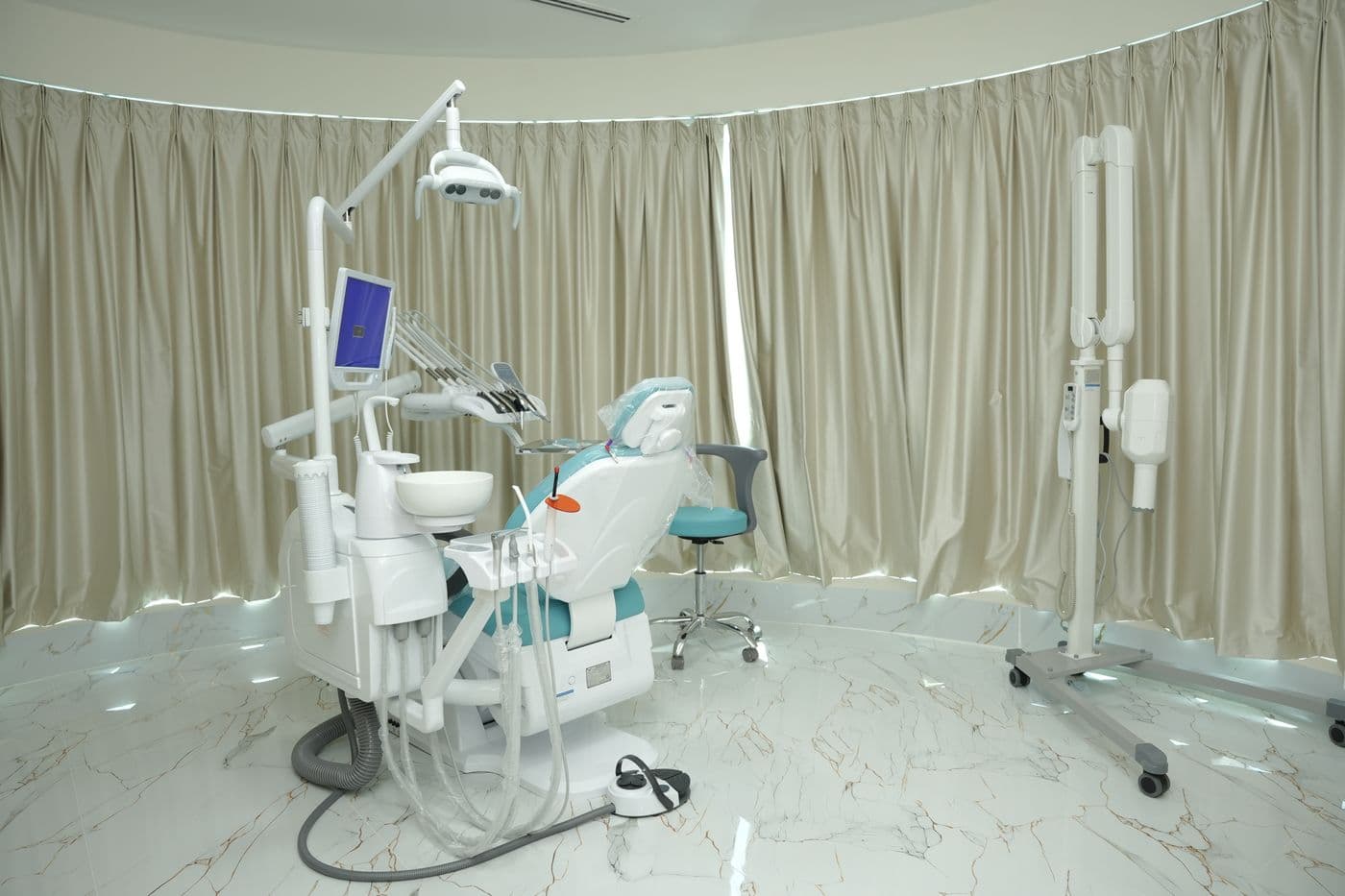 Bright, modern treatment room with panoramic curtains
